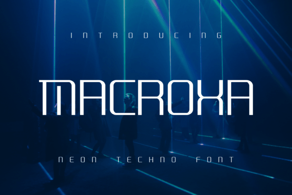 Macroxa: A Display Font That Cuts Through the Feed